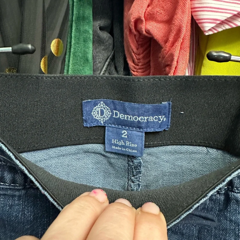 Democracy "Ab"leisure Rolled Cuff Denim Short Size 2 - Picture 5 of 6
